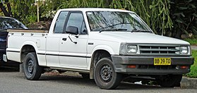 1985-1988 Mazda B2000 Cab Plus 2-door utility 01.jpg